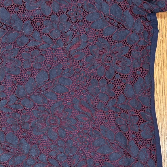 Lace Overlay Short Sleeve Top - Navy with Burgundy - Picture 3 of 9